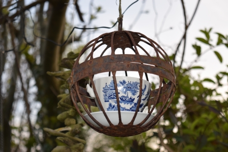 Creative bird feeder